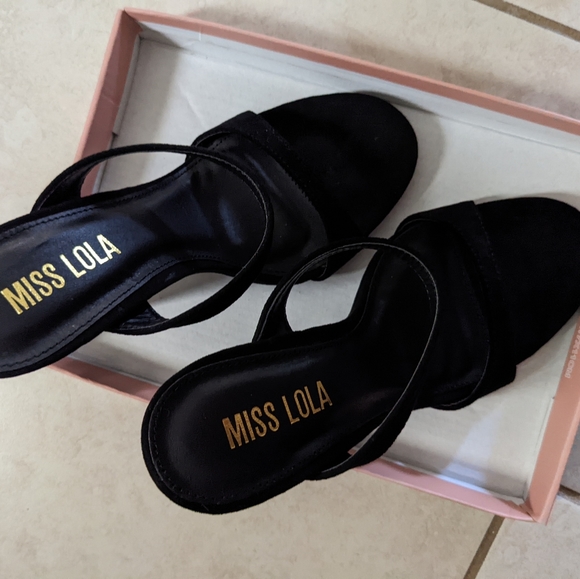 Shoes - Picture 2 of 3